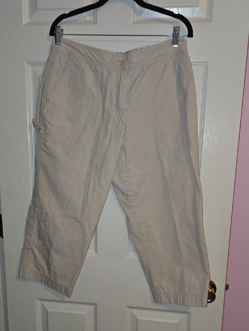 Mountain Lake Light Beige Cargo Capris with Utility Pockets